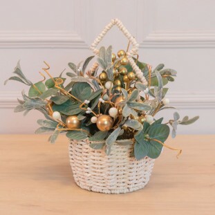 cesta-natalina-creme-folhagens-berries-douradas.jpg